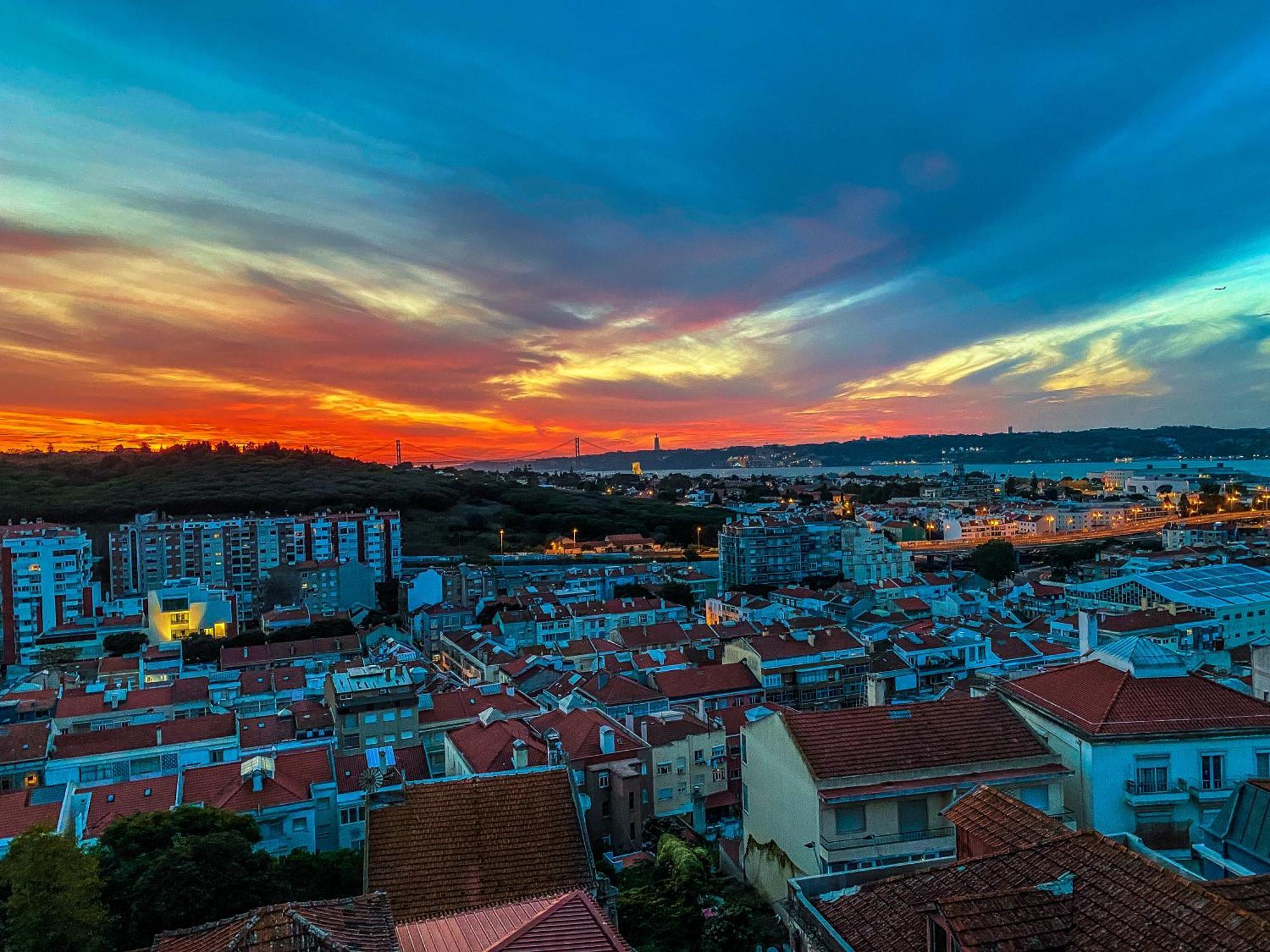 Ideally Located With Perfect Views อัลเจส ภายนอก รูปภาพ